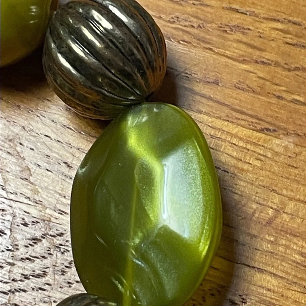 Vintage Green and Silver lucite Beaded stretch Bracelet